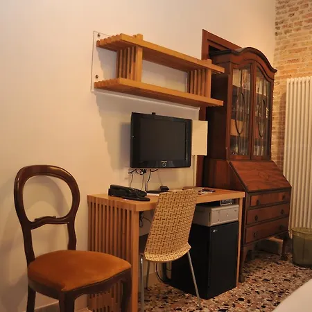 3C B&B Venice Room photo